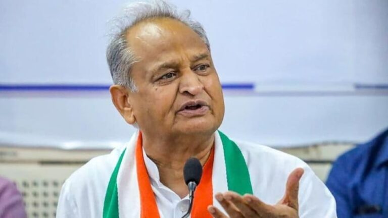 पॉलिटिक्स : गहलोत से आलाकमान की नाराजगी आई नजर, गहलोत ने भी कर दी है बगावत ? पॉलिटिक्स : गहलोत से आलाकमान की नाराजगी आई नजर, गहलोत ने भी कर दी है बगावत ?